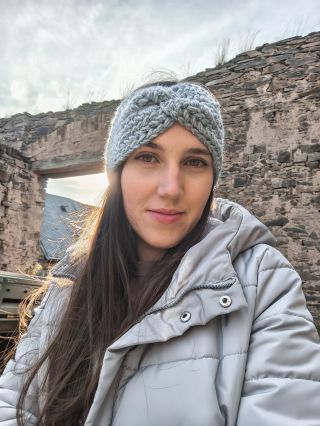 Nový návod je na YouTube 🥳 Háčkovaná čelenka se vzorem " Rybí kost" ... popravdě netuším, jak se tento vzor či sloupek...