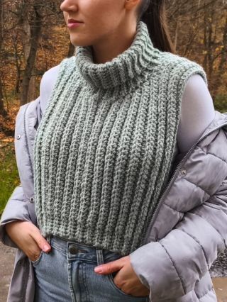 Nová háčkovaná vestička/rolák je venku ❗Teplý, měkoučký kousek, který se v šatníku neztratí 😍 Návod, který zvládne i...